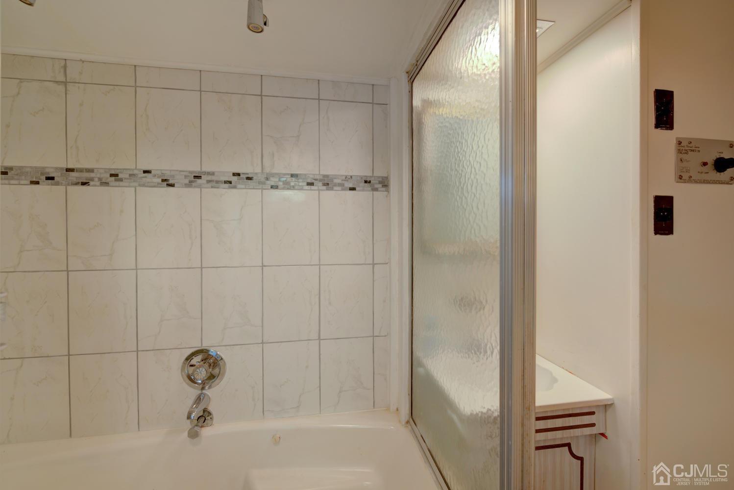 27 Alexander Road East Brunswick, NJ 08816 - Photo 20 of 25 Gallery Image 20