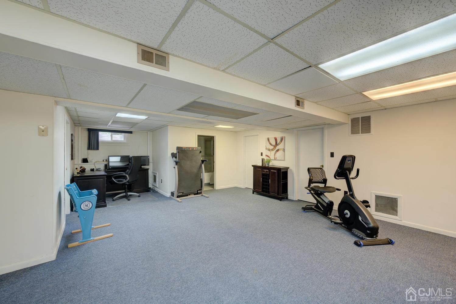 27 Alexander Road East Brunswick, NJ 08816 - Photo 21 of 25 Gallery Image 21