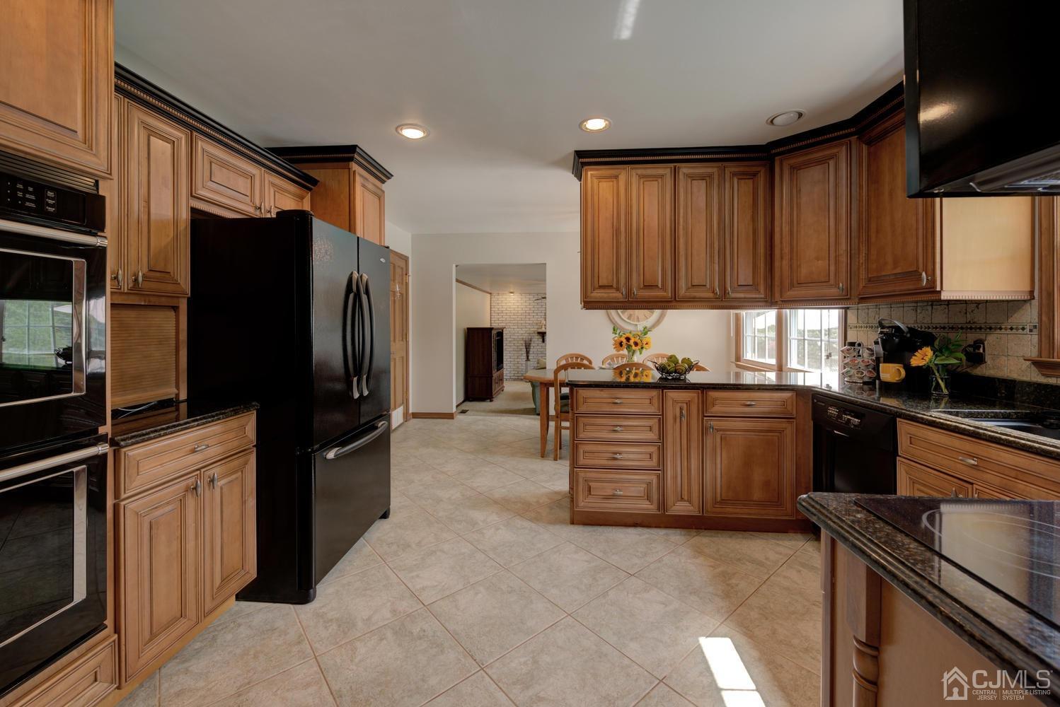 27 Alexander Road East Brunswick, NJ 08816 - Photo 8 of 25 Gallery Image 8