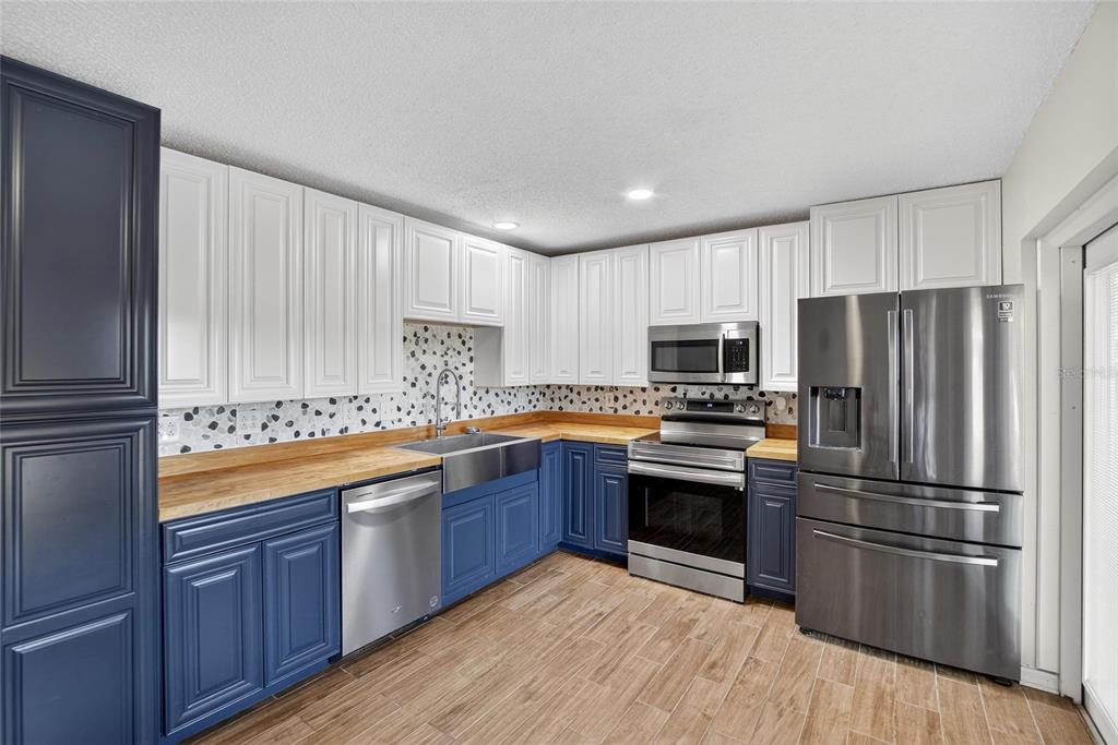 630 Cape Cod Circle Valrico, FL 33594 - Photo 16 of 48 a kitchen with granite countertop stainless steel appliances and wooden cabinets
