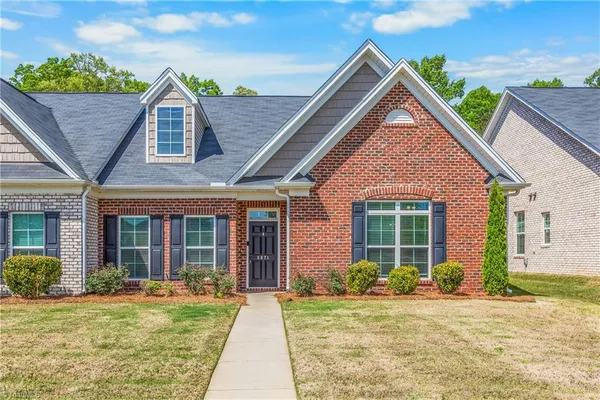 $315,000 | 5871 Crestlawn Court, Pfafftown, NC 27040