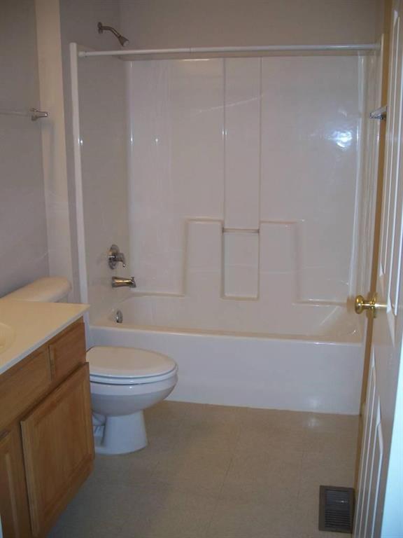 8426 Hague Road, Unit 11 Indianapolis, IN 46256 - Photo 8 of 9 Gallery Image 8