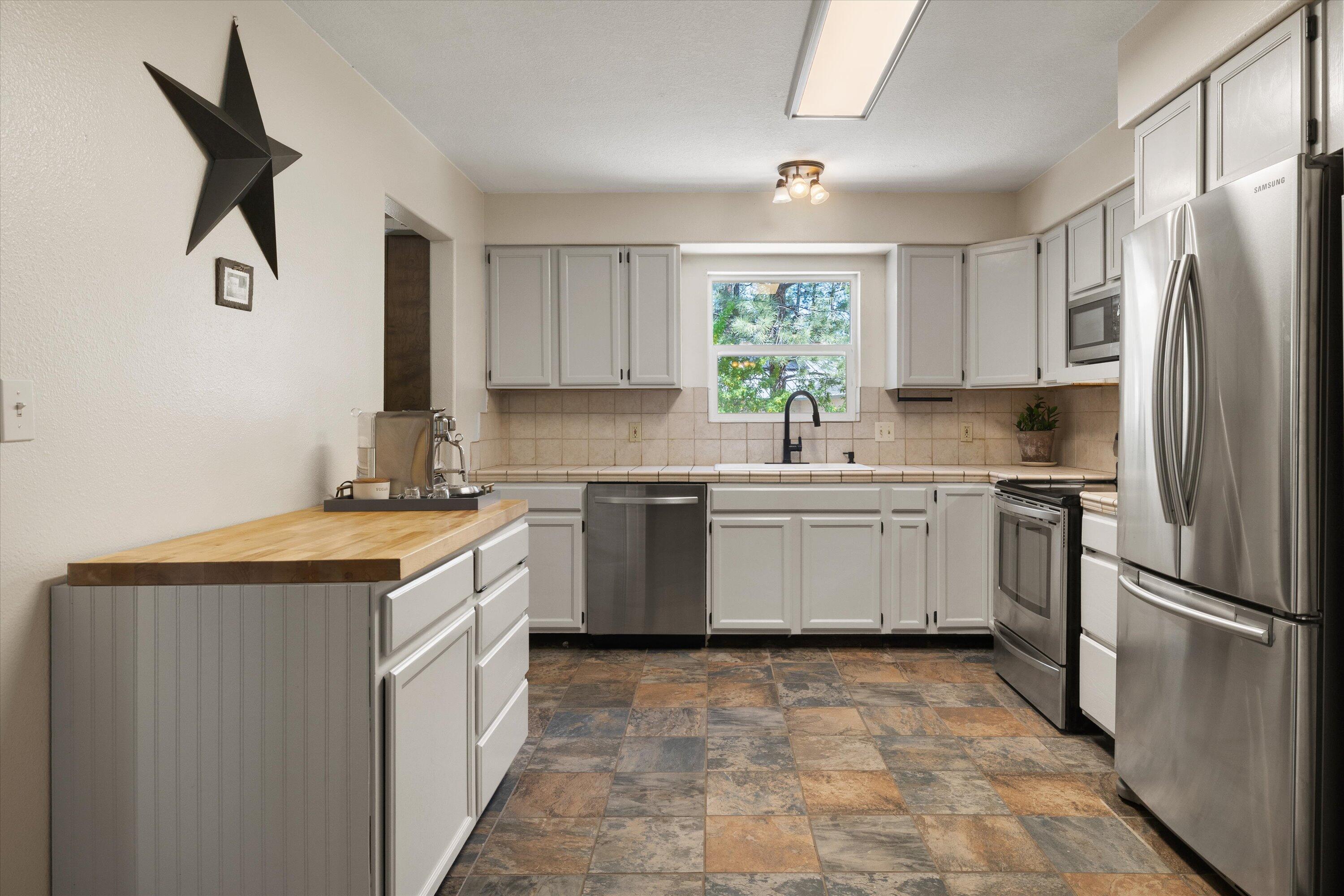52726 Ammon Road La Pine, OR 97739 - Photo 10 of 34 10-5345_230602_JILLROSELL