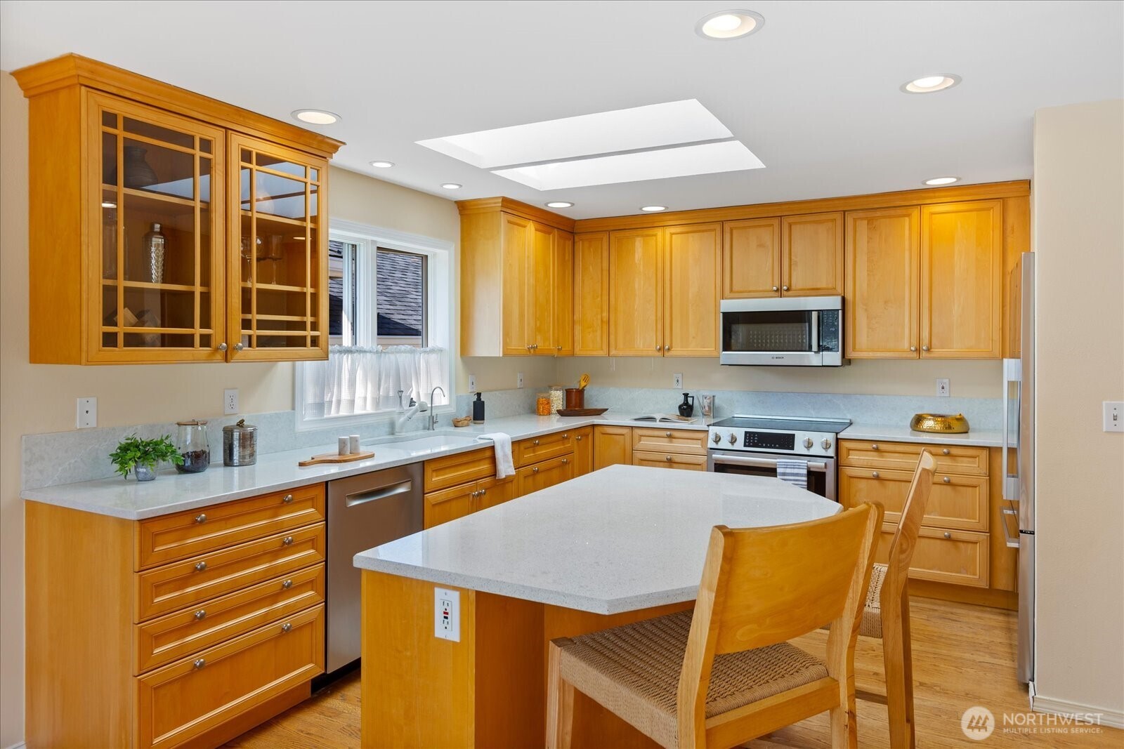 612 Elm Place Edmonds, WA 98020 - Photo 8 of 40