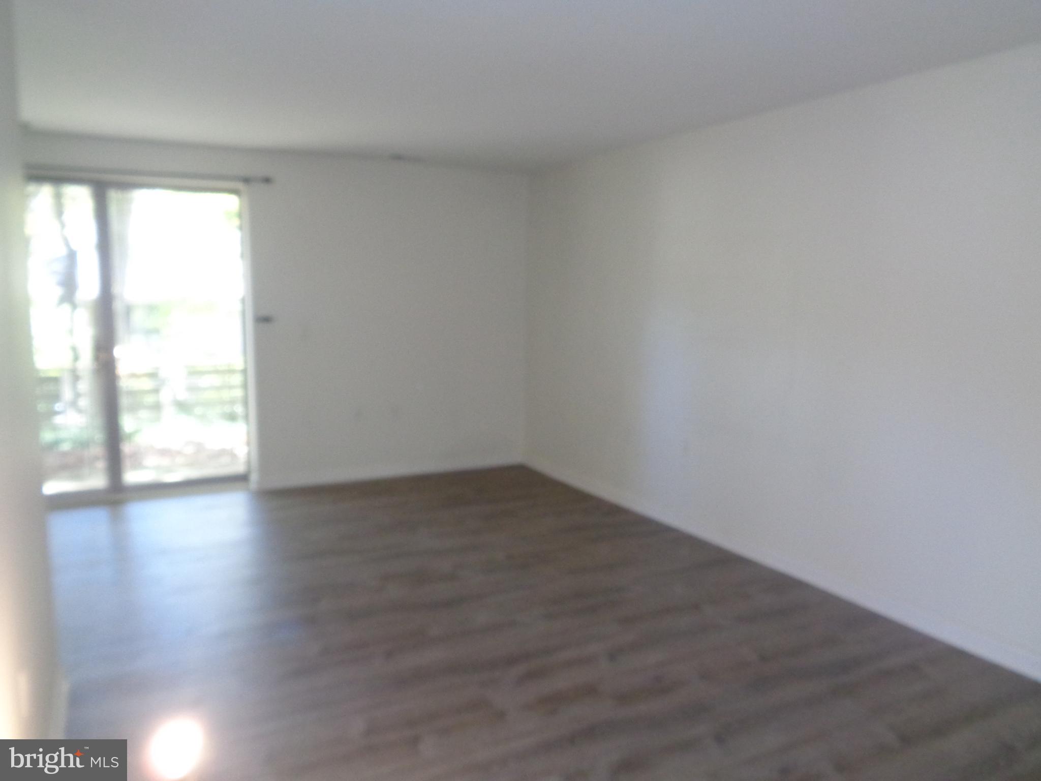 115 Cross Keys Road, Unit R115B Baltimore, MD 21210 - Photo 3 of 20 Living Room