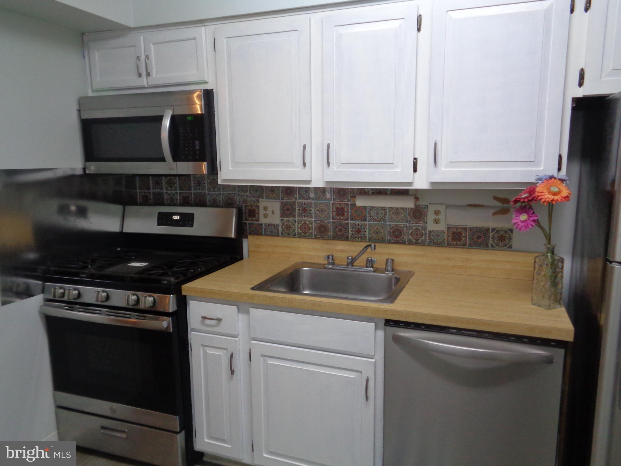 115 Cross Keys Road, Unit R115B Baltimore, MD 21210 - Photo 6 of 20 Kitchen