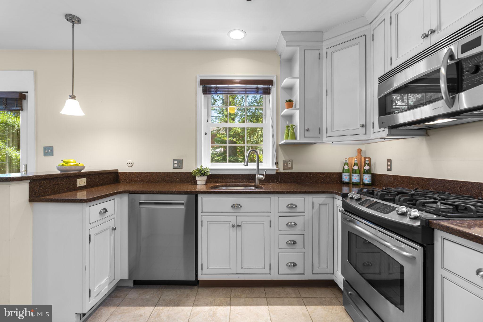 28 Dunmore Road Baltimore, MD 21228 - Photo 15 of 54