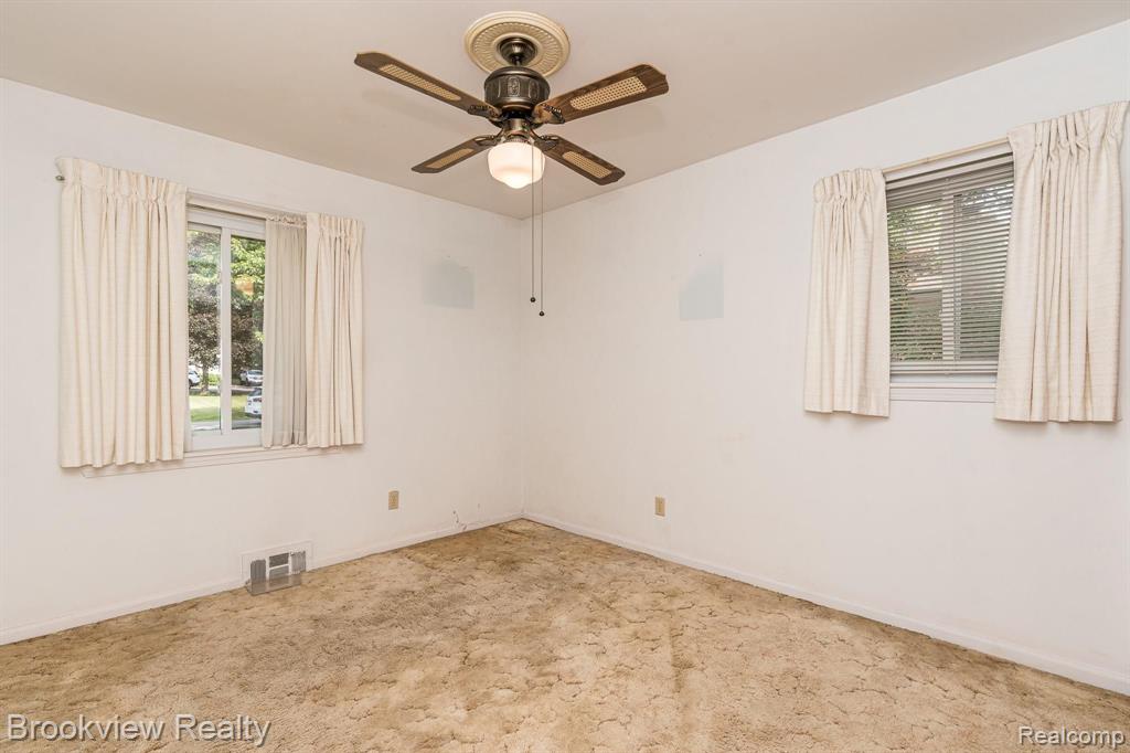 290 Donegal Drive Rochester Hills, MI 48309 - Photo 17 of 33