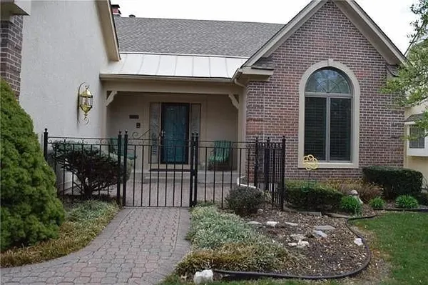 $750,000 | 6305 West 92nd Street, Overland Park, KS 66212
