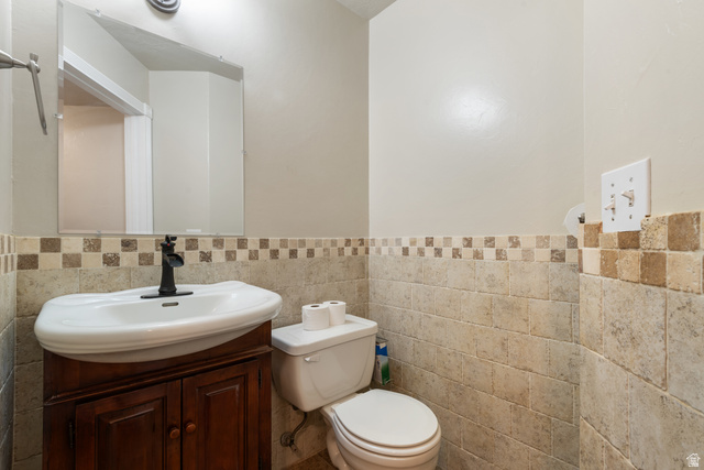 802 Brookside Court Payson, UT 84651 - Photo 20 of 32 Half bath with vanity, wainscoting, and tile walls