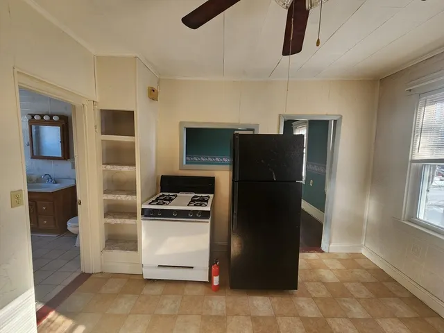 $2,000 | 840 Bedford Street, Unit 2, Whitman, MA 02382