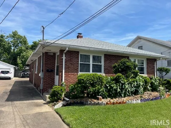 $895 | 118 South Weinbach Avenue, Unit A, Evansville, IN 47714