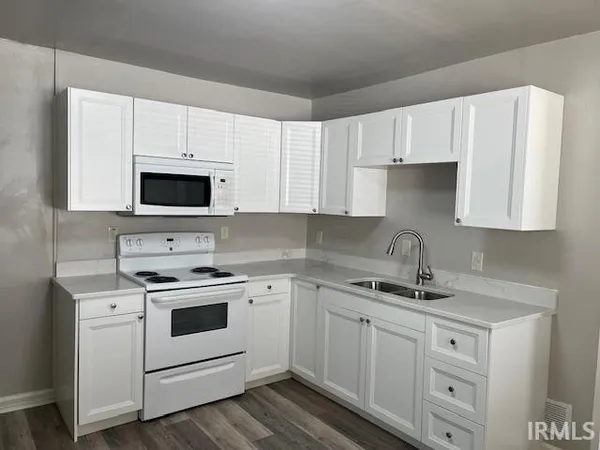 $895 | 118 South Weinbach Avenue, Unit A, Evansville, IN 47714