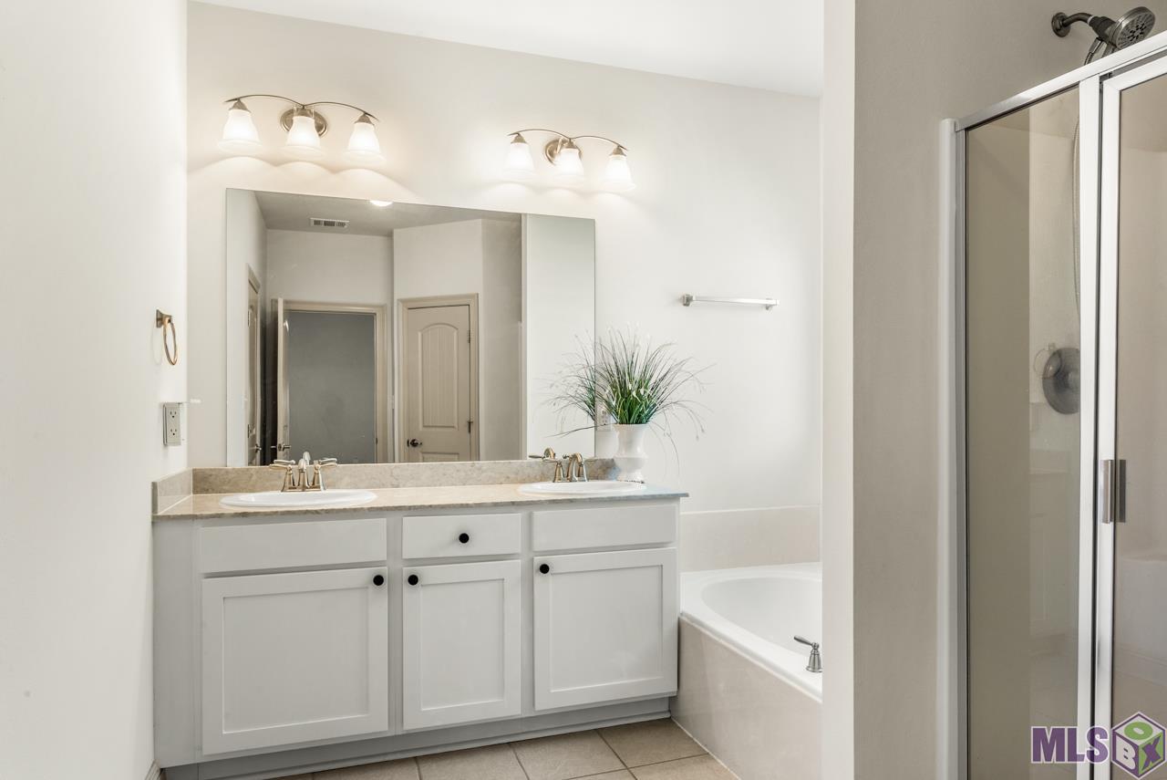 17604 Hoods Ridge Drive Prairieville, LA 70769 - Photo 5 of 12