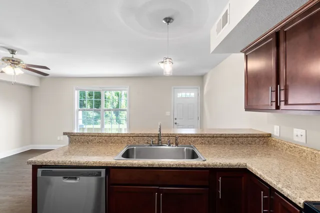 $1,405 | 1552 Tylertown Road, Unit 203, Clarksville, TN 37040