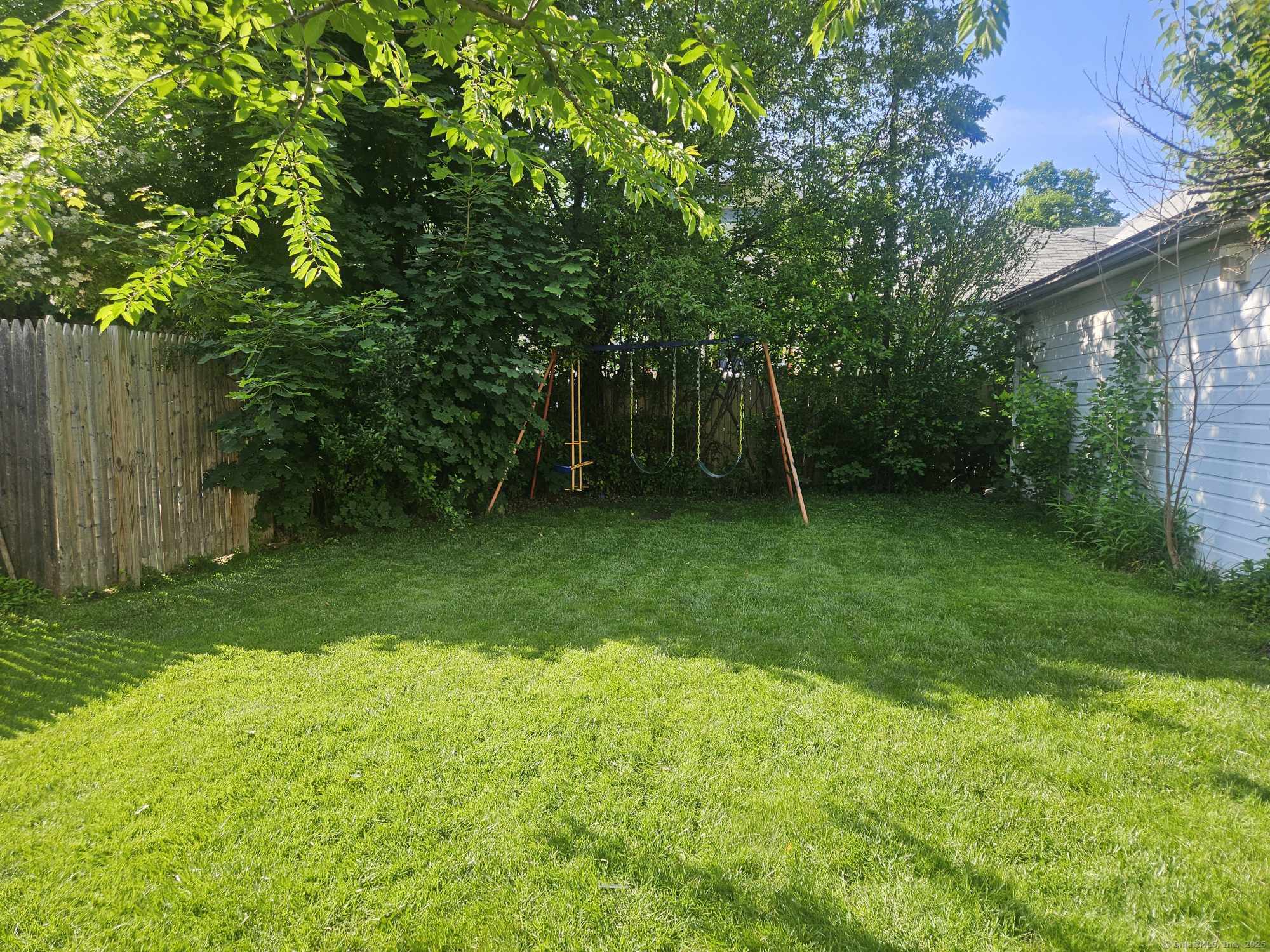 102-104 Mapleton Street Hartford, CT 06114 - Photo 4 of 16