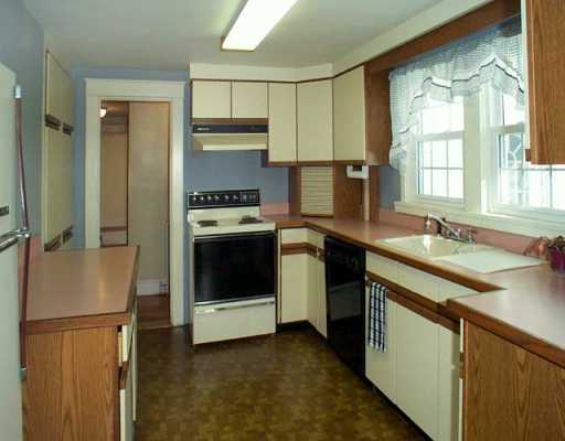 6 Rego Road Middletown, RI 02842 - Photo 3 of 8 Kitchen.
