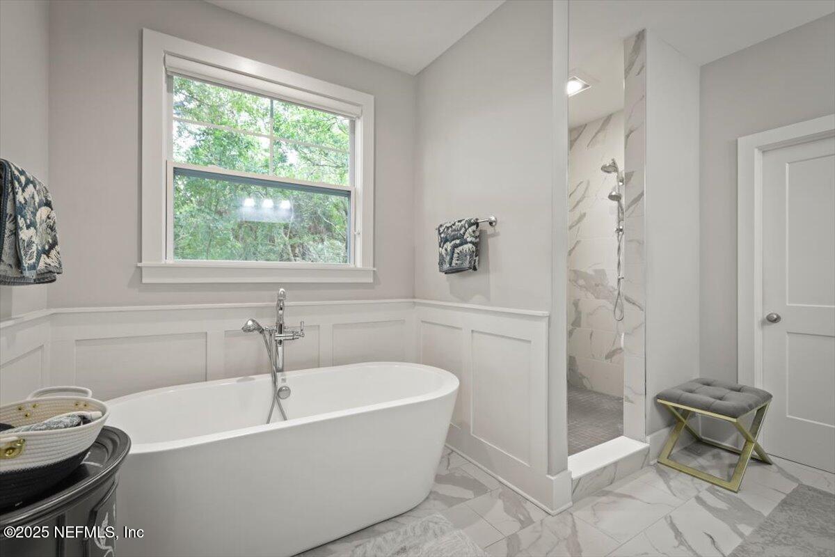 740 Paradise Lane Atlantic Beach, FL 32233 - Photo 32 of 38 a white bath tub sitting next to a toilet