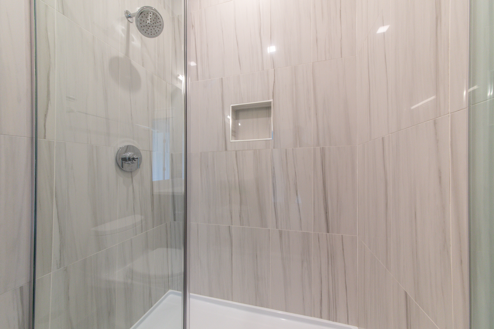 1116 Courtland Avenue, Unit 203 Park Ridge, IL 60068 - Photo 9 of 16 a bathroom with a shower