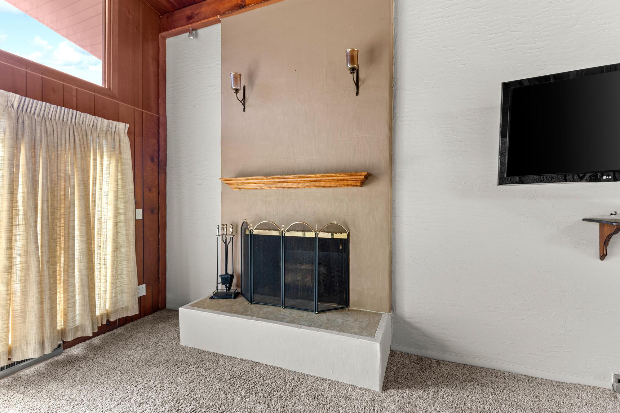 1120 Oakwood Road Marion, OH 43302 - Photo 6 of 57 Fireplace