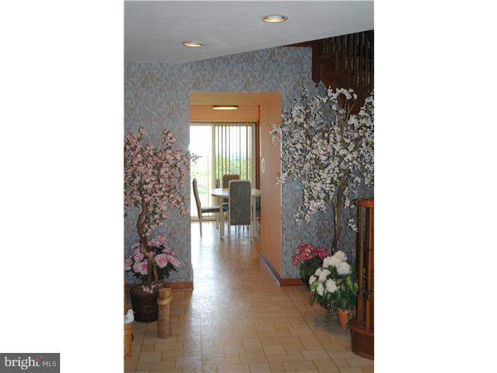 140 Fairhill Road Hatfield, PA 19440 - Photo 2 of 13 Foyer