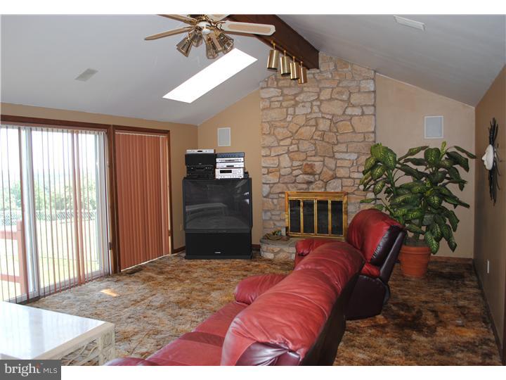 140 Fairhill Road Hatfield, PA 19440 - Photo 5 of 13 Family Room
