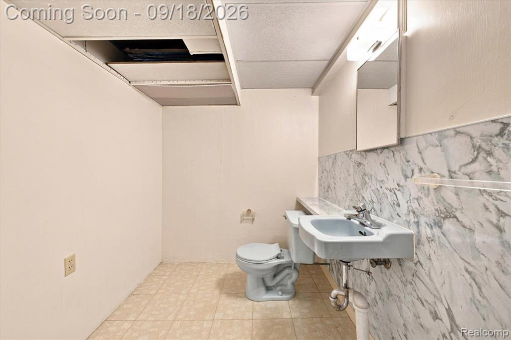 32332 Baintree Road Farmington Hills, MI 48334 - Photo 19 of 26 Gallery Image 19