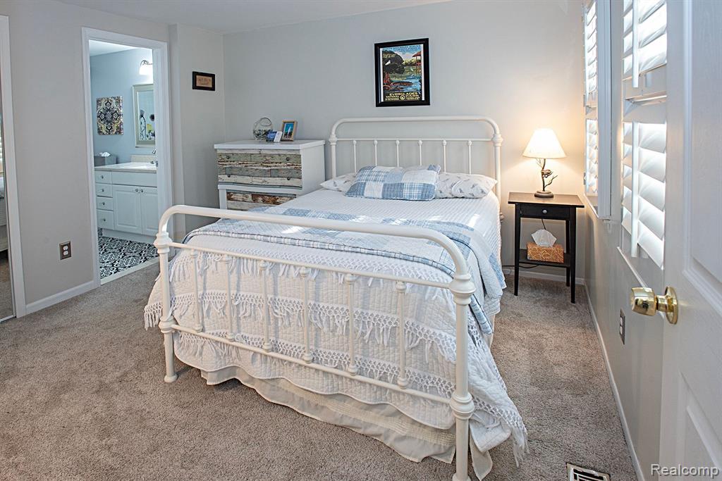 378 Willow Grove Lane Rochester Hills, MI 48307 - Photo 33 of 42