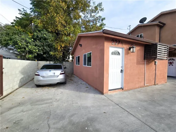 $2,000 | 227 East 84th Street, Los Angeles, CA 90003