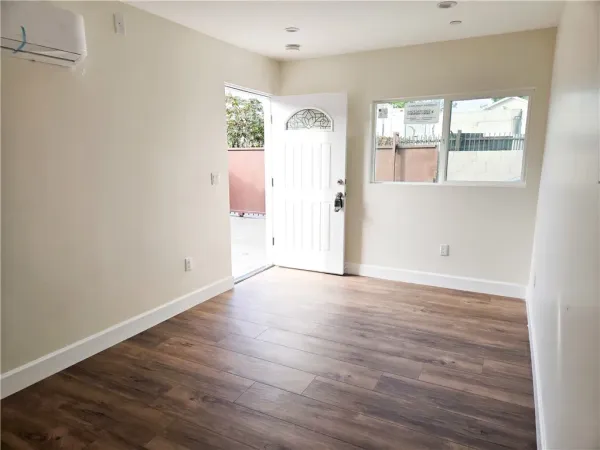 $2,000 | 227 East 84th Street, Los Angeles, CA 90003
