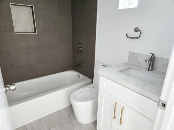 $2,000 | 227 East 84th Street, Los Angeles, CA 90003