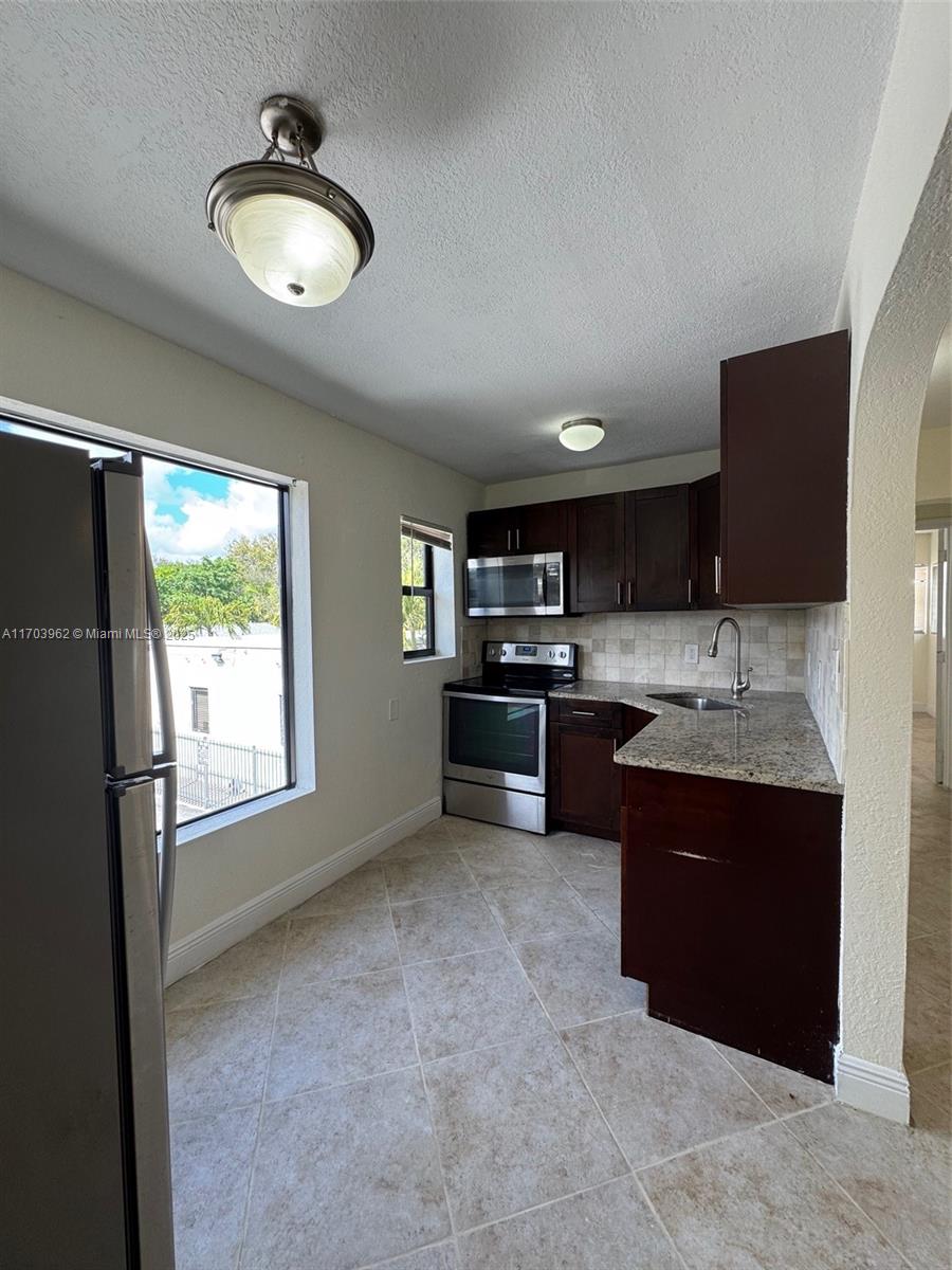2000 Monroe Street, Unit 6 Hollywood, FL 33020 - Photo 5 of 19