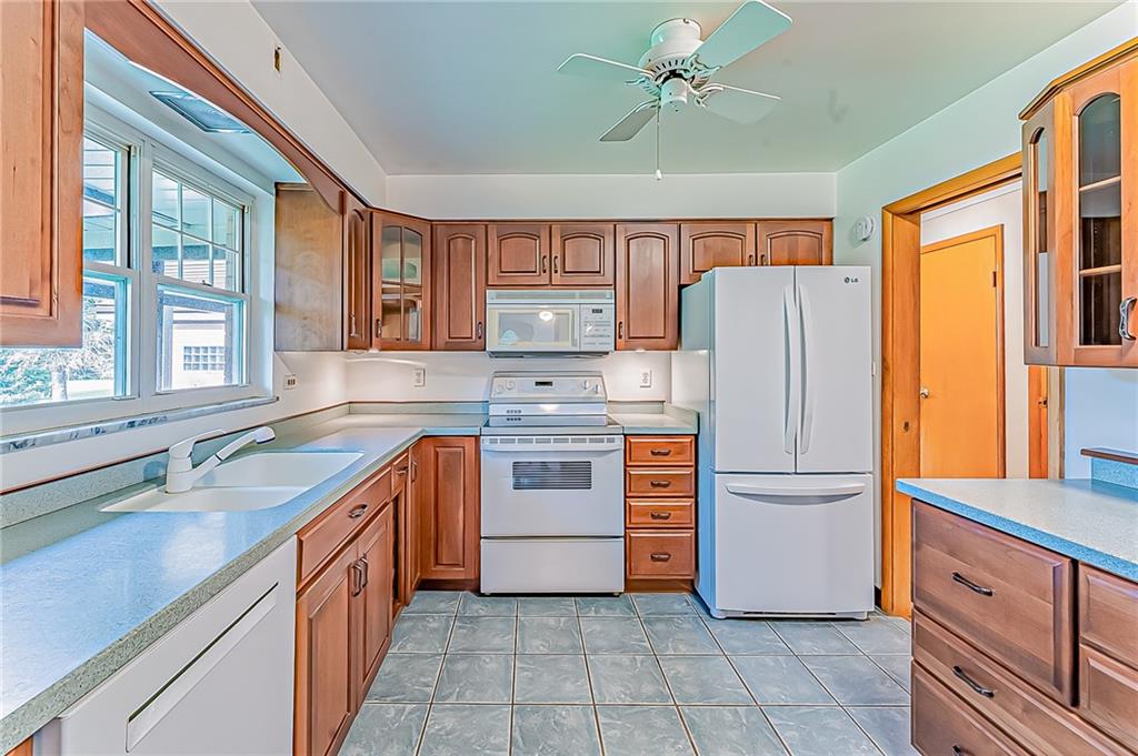 317 Hemlock Road Trafford, PA 15085 - Photo 4 of 25 Gallery Image 4