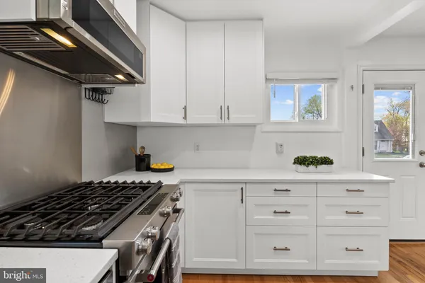 $739,000 | 6801 Duke Drive, Alexandria, VA 22307