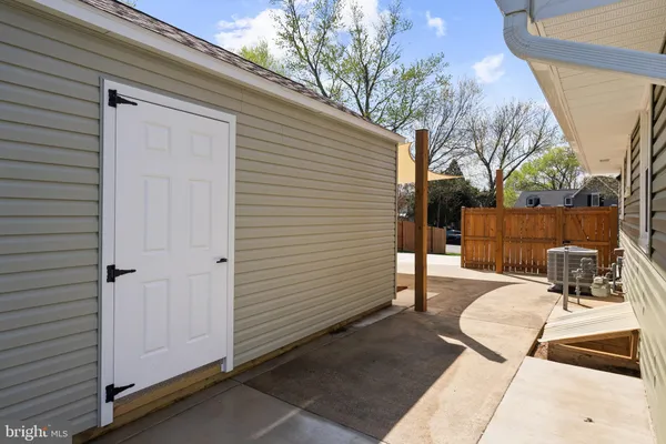 $739,000 | 6801 Duke Drive, Alexandria, VA 22307