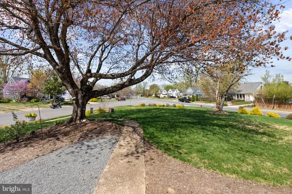 $739,000 | 6801 Duke Drive, Alexandria, VA 22307