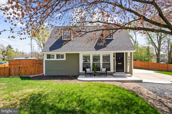 $739,000 | 6801 Duke Drive, Alexandria, VA 22307