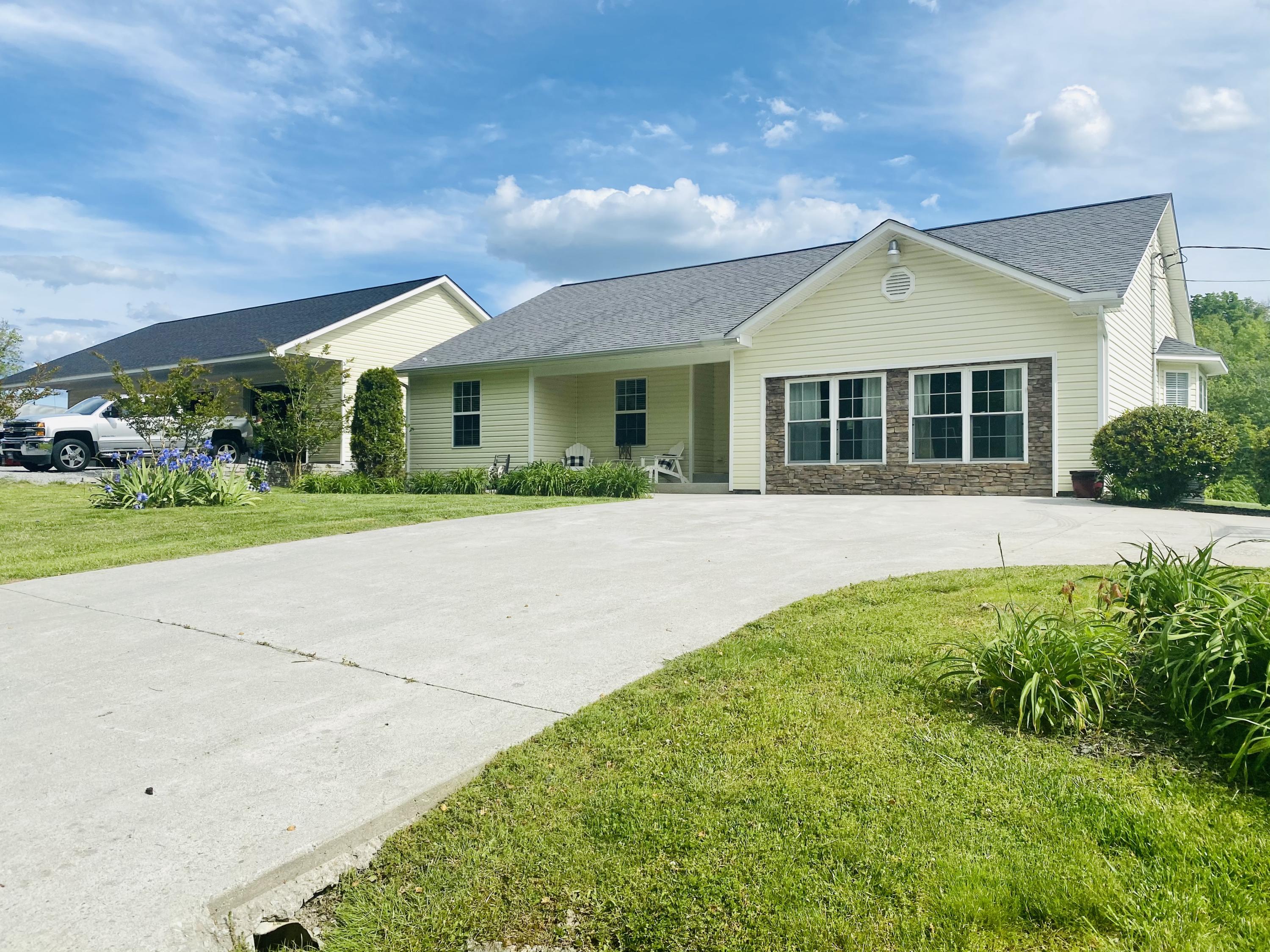1505 Snodgrass Road New Tazewell, TN 37825 - Photo 2 of 21 560A2A97-D7C1-4211-84A5-4E6CA1092B6E