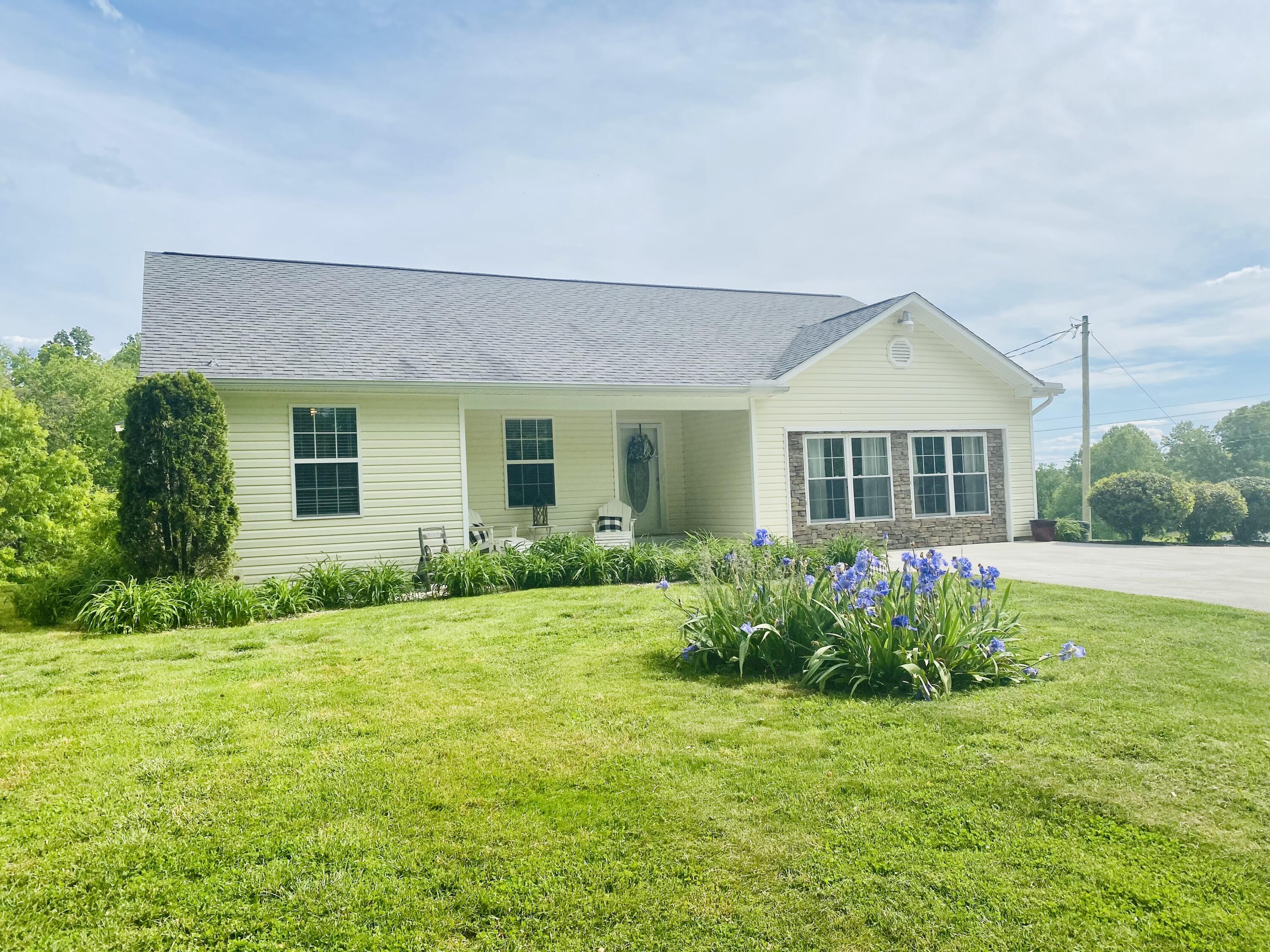 1505 Snodgrass Road New Tazewell, TN 37825 - Photo 3 of 21 7CA0C464-128A-4FC0-B0CA-C8965BEFAB48