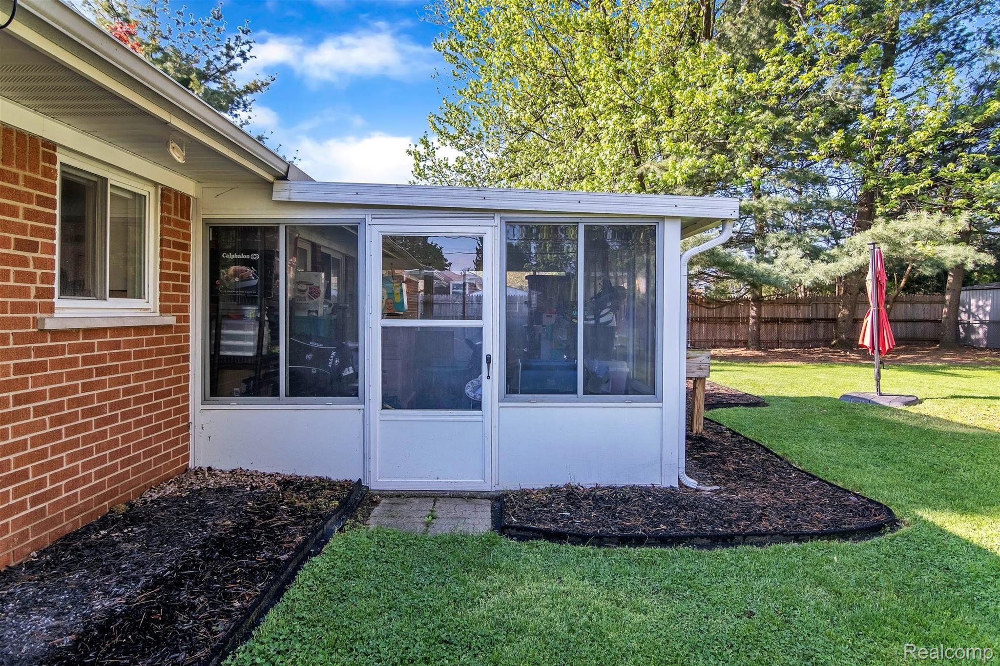 18981 Norwich Road Livonia, MI 48152 - Photo 35 of 35 34-18981 Norwich Rd-Windowstill-Real-Estate-Photography-34.jpg