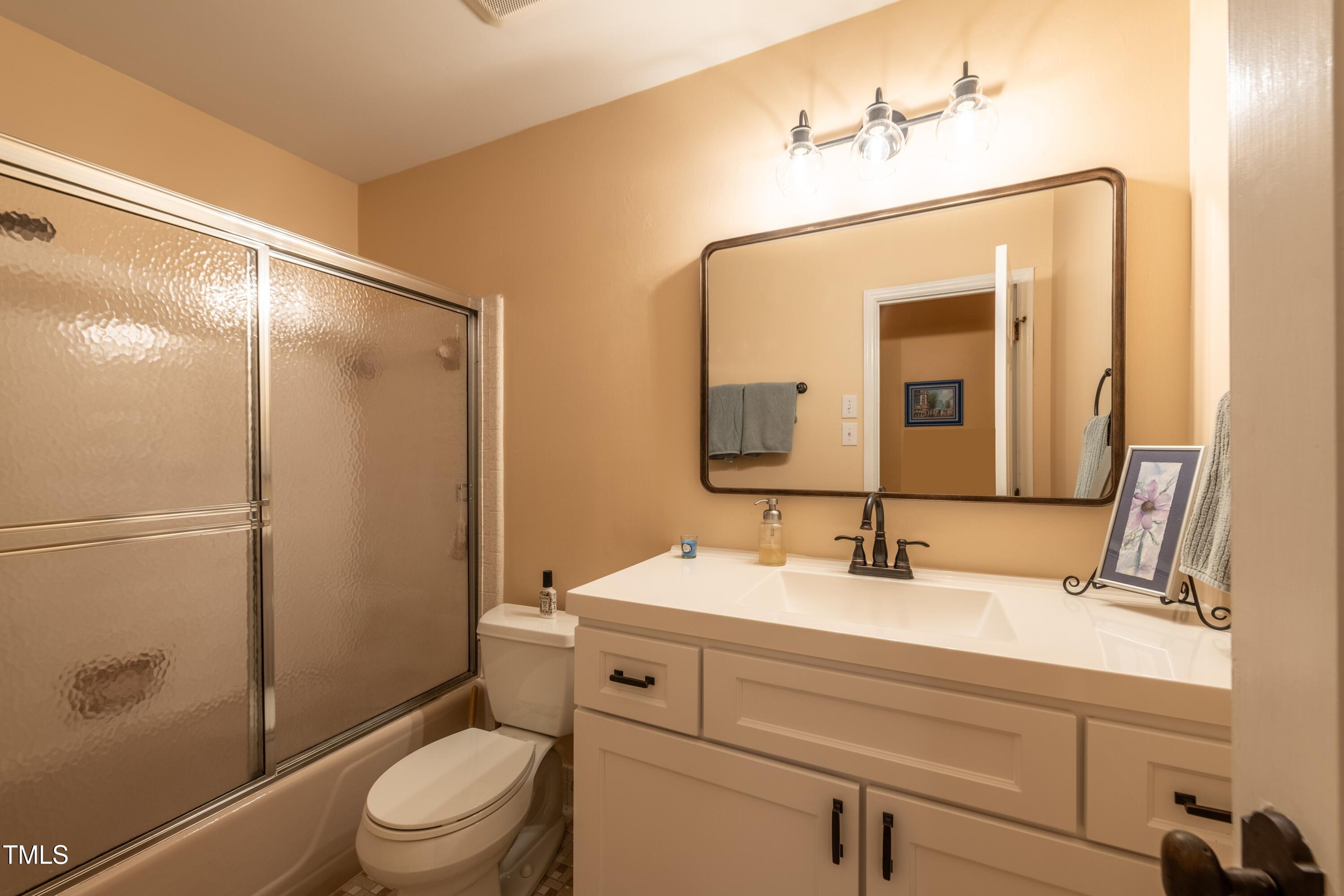 3201 Queens Road Raleigh, NC 27612 - Photo 39 of 75 Hall bath