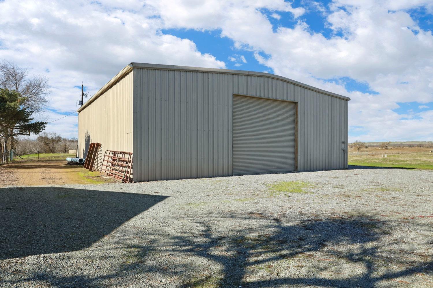 11402 Shelton Road Linden, CA 95236 - Photo 31 of 38 a backyard of a house