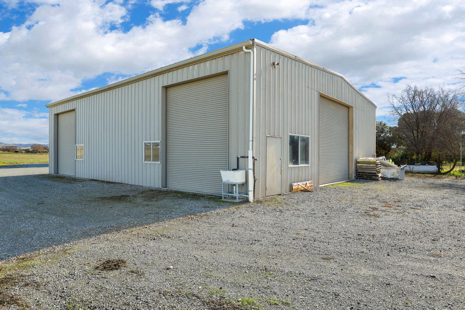 11402 Shelton Road Linden, CA 95236 - Photo 32 of 38 a backyard of a house