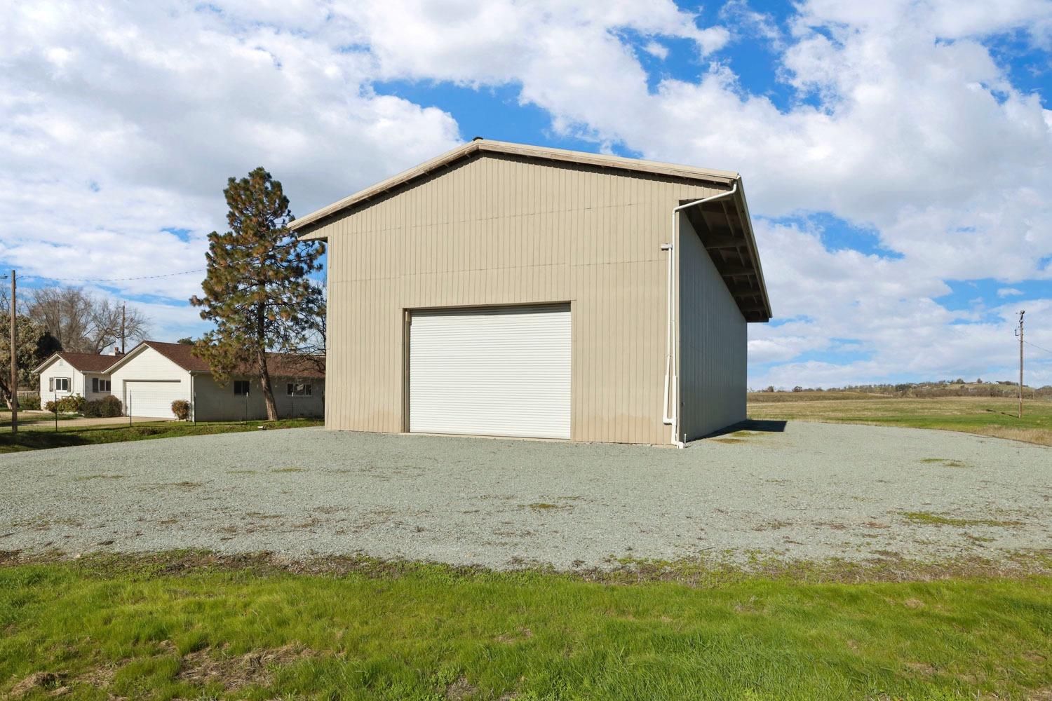 11402 Shelton Road Linden, CA 95236 - Photo 37 of 38 a view of a backyard of the house