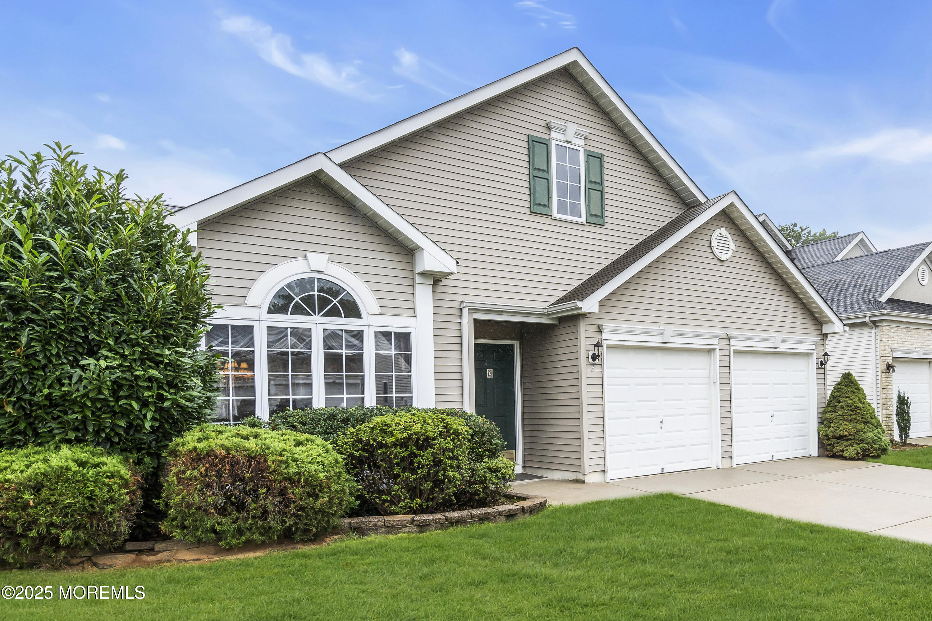 2 Seminole Court Jackson, NJ 08527 - Photo 3 of 32 a view of a house with brick walls and a yard with plants