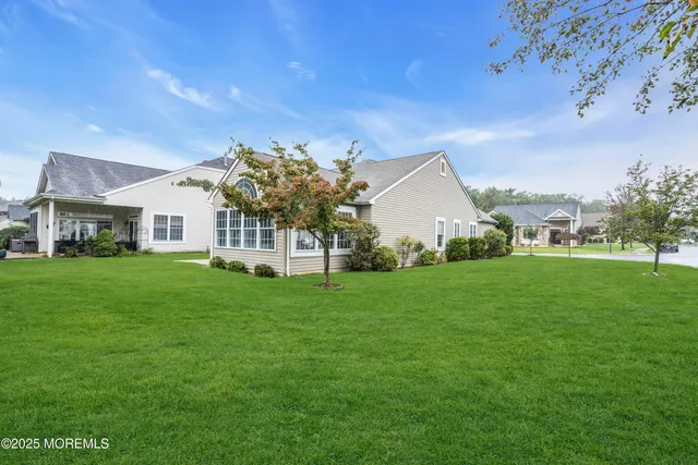 a view of a house with backyard and garden