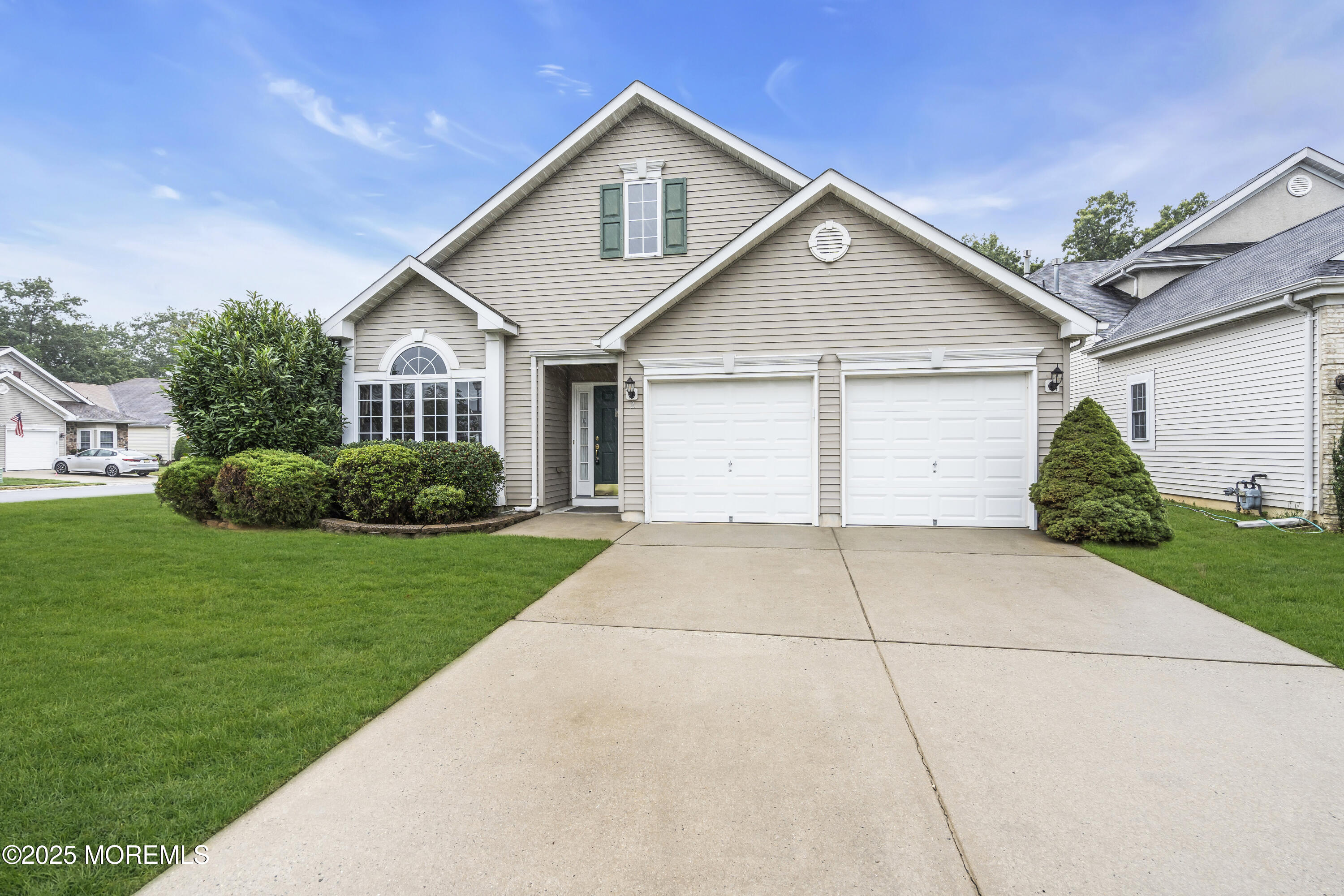 2 Seminole Court Jackson, NJ 08527 - Photo 5 of 32 a view of a yard in front view of a house