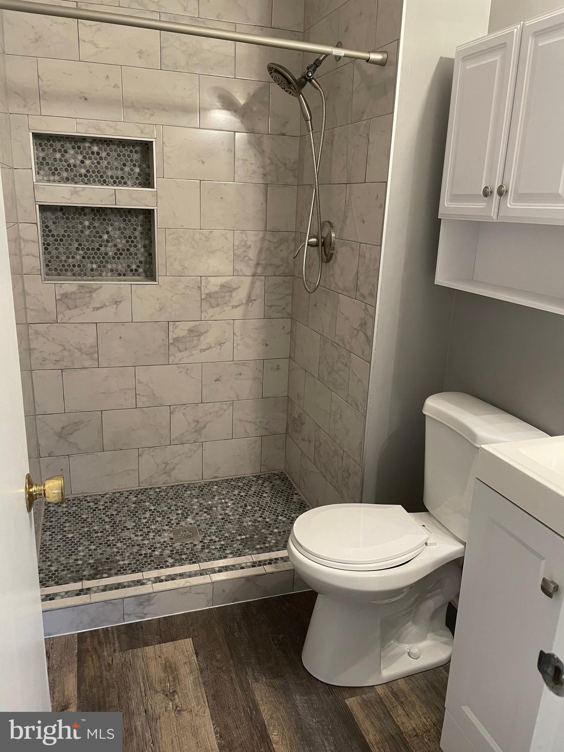 2285 Chestnut Burr Court Reston, VA 20191 - Photo 8 of 15 Master bath