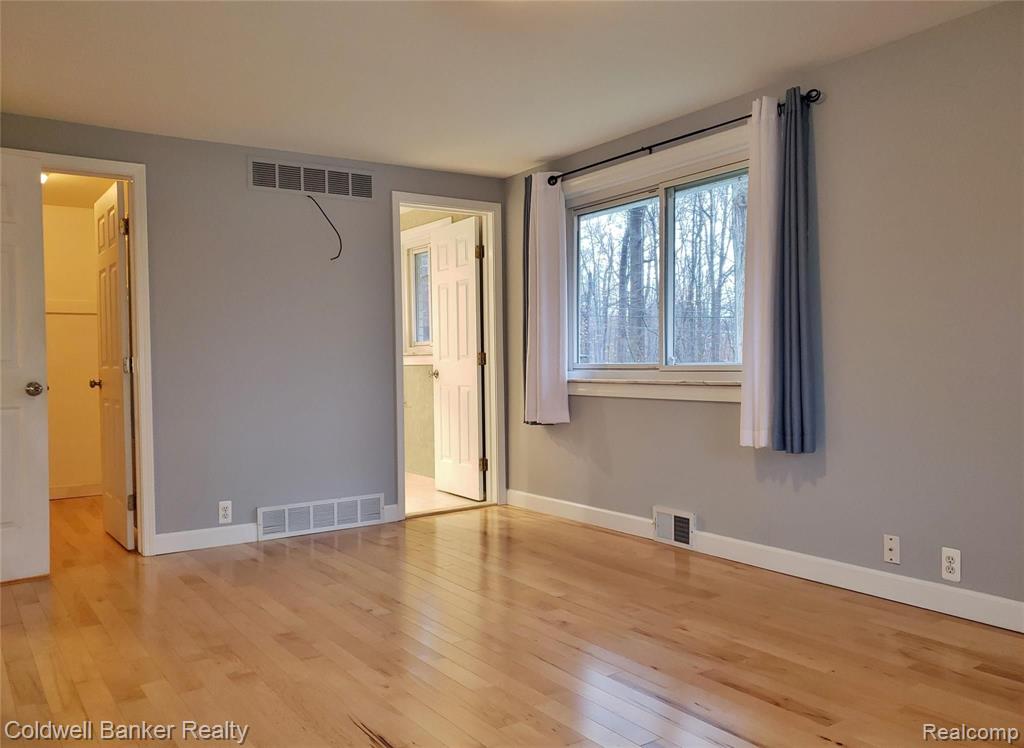40241 Fairway Road Northville, MI 48167 - Photo 19 of 26
