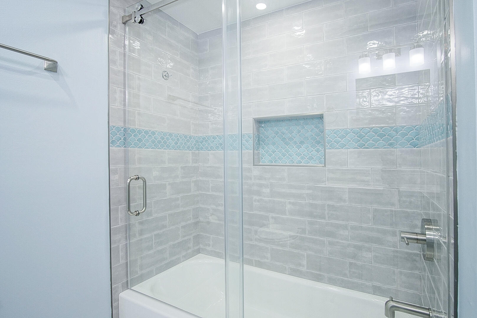 6041 Southeast Landing Way Stuart, FL 34997 - Photo 21 of 30 a bathroom with a shower